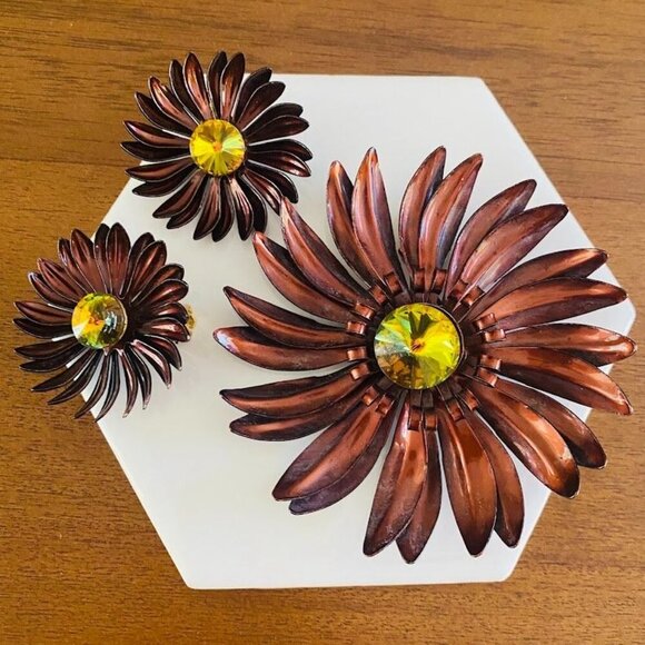 1960's Copper Brown Enamel Rivoli Crystal Daisy Brooch and Earrings Set - Picture 2 of 3